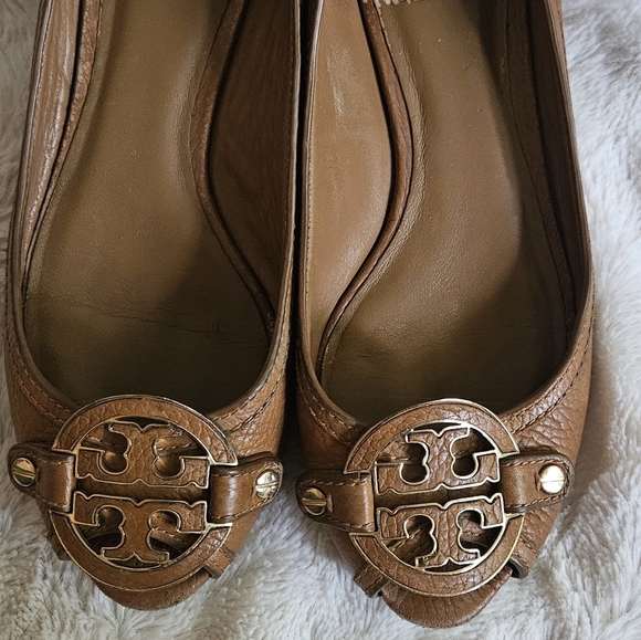 Tory Burch Amanda Cognac Brown Leather Peep Toe Low Wedge Shoe Women's Size 7 - Picture 1 of 8
